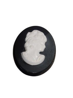 Vintage Black White Cameo Brooch Pin Oval Shape Classic Lady Silhouette Jewelry